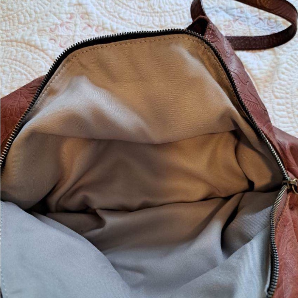 Elegant Brown Tooled Leather Shoulder Bag - Picture 11 of 13